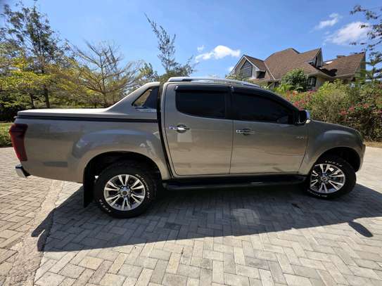 Local unit isuzu Dmax cab image 6