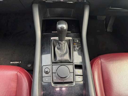 MAZDA 3 image 10
