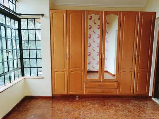 5 Bed House with En Suite in Lavington image 1