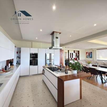 3 Bed Apartment with En Suite at 2Nd Parklands image 4