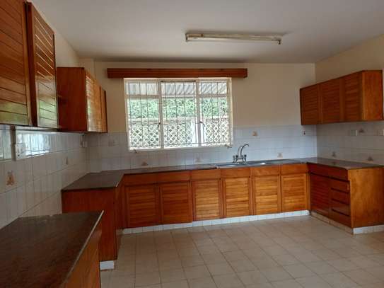 5 Bed Townhouse with En Suite in Kyuna image 15