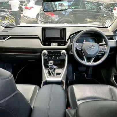 Toyota Rav4 2019 white 2wd image 5