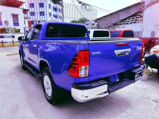Toyota Hilux double cabin blue Sport 2018 image 13
