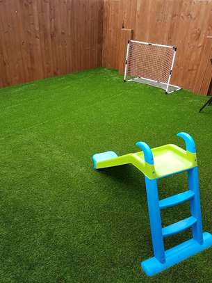 Kids play area artificial turf image 1