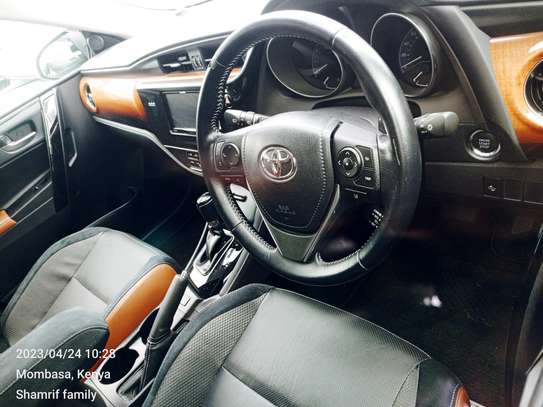 Toyota Auris blue Moonroof 2016 image 6
