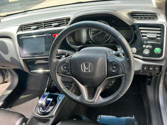 Honda grace in very good condition image 8