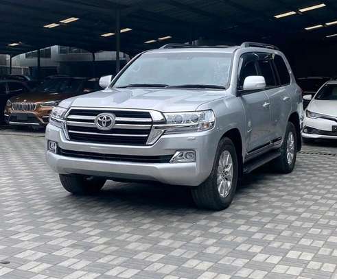 Toyota land Cruiser VXR Diesel 2017  Silver image 3