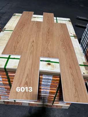 Laminate flooring image 2