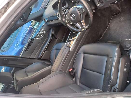 MERCEDES-BENZ E250 WITH SUNROOF. image 10