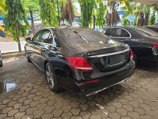 MERCEDES-BENZ E200 image 3