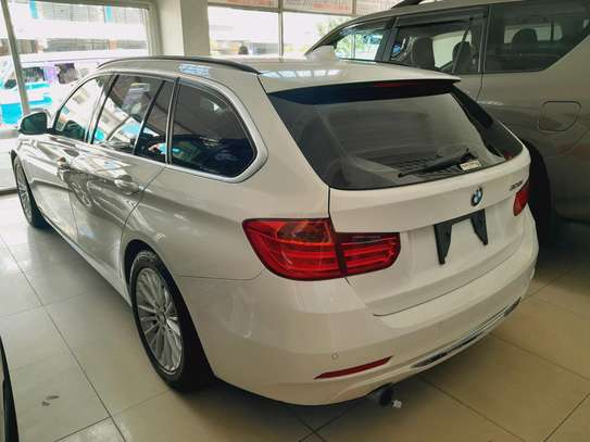 BMW 320i 2014 image 1