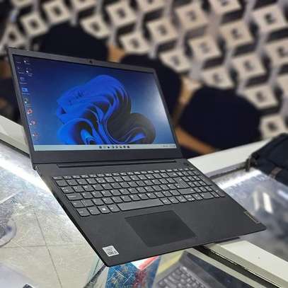 Lenovo ideapad 3 laptop image 2