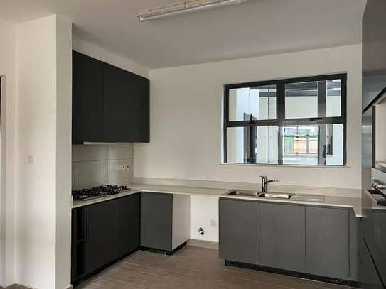 4 Bed Apartment with En Suite in Rosslyn image 6