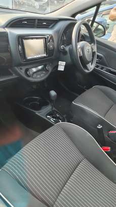 Toyota Yaris Hybrid black 2017 2wd 1500cc image 3
