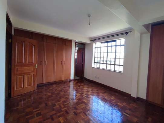 3 Bed Apartment with En Suite in Valley Arcade image 6