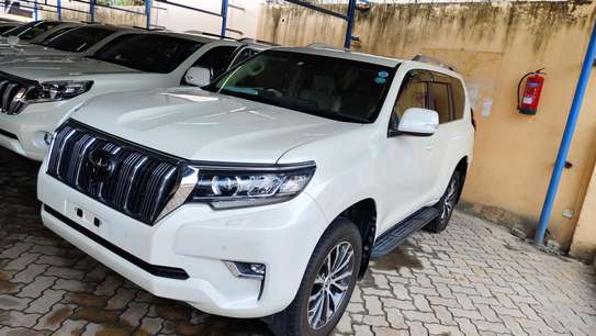 Toyota land cruiser prado Diesel TX 2018 white image 4