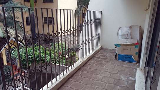 4 Bed House with En Suite in Kilimani image 4