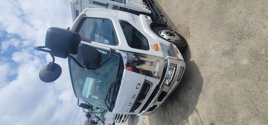 Mitsubishi fuso image 1