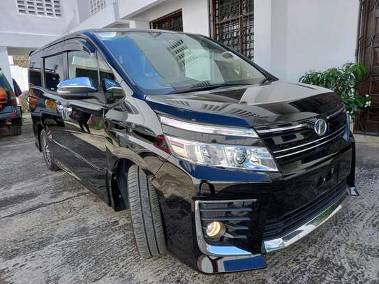 Toyota Voxy G package image 2