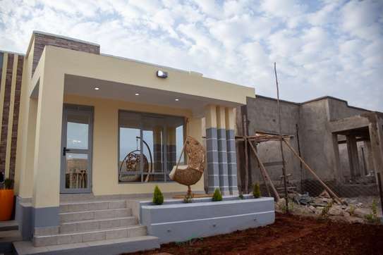 3 Bed House with En Suite in Malaa image 10
