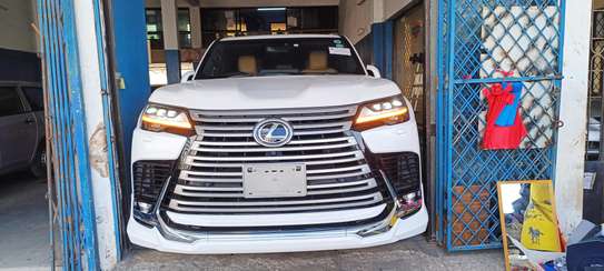 Lexus LX600 white 2023 SPORT image 1