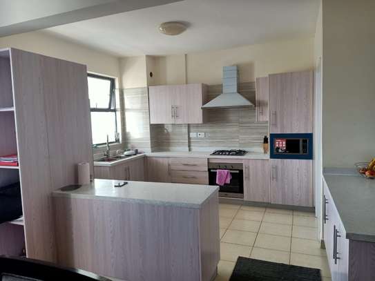 3 Bed Apartment with En Suite in Brookside image 7