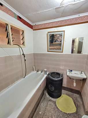 3 Bed House with Garden in Donholm image 11