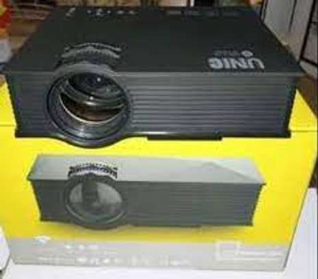 Unic 68 Mini Projector With Cast image 1