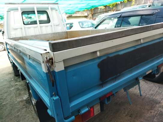 Nissan Vannete image 4