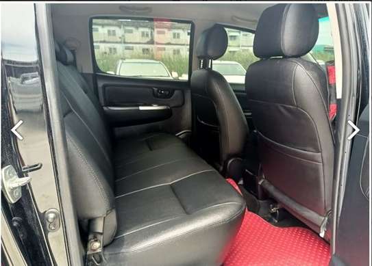 Toyota Hilux double cabin image 6
