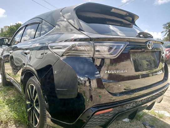 Toyota Harrier GS image 2