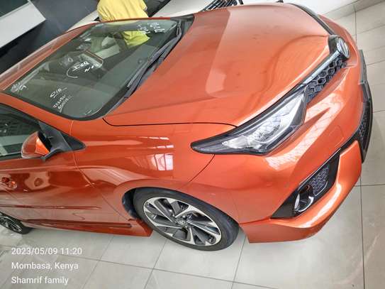 Toyota Auris Orange RS sport 2016 image 8