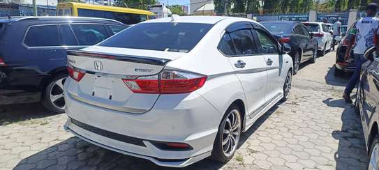 Honda Grace hybrid white 2018 Fully loaded image 7