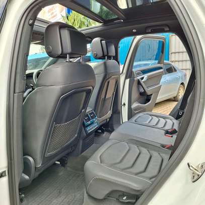2019 Volkswagen Touareg Rline image 6
