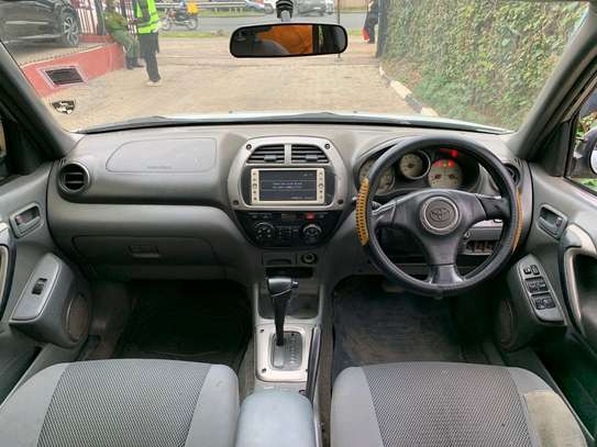 Toyota RAV4 4WD image 4