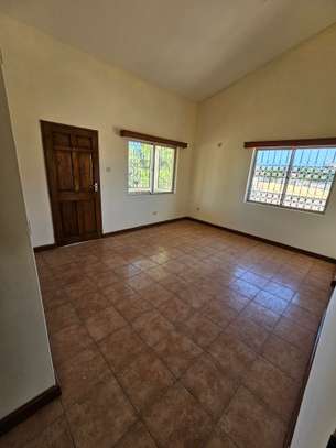 3 Bed Townhouse with En Suite at Nyali image 16