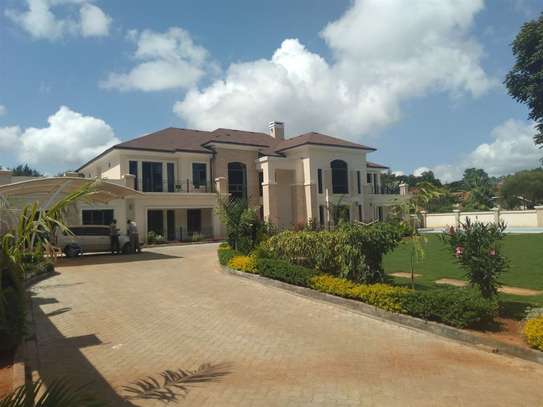 6 Bed House with En Suite at Runda image 3