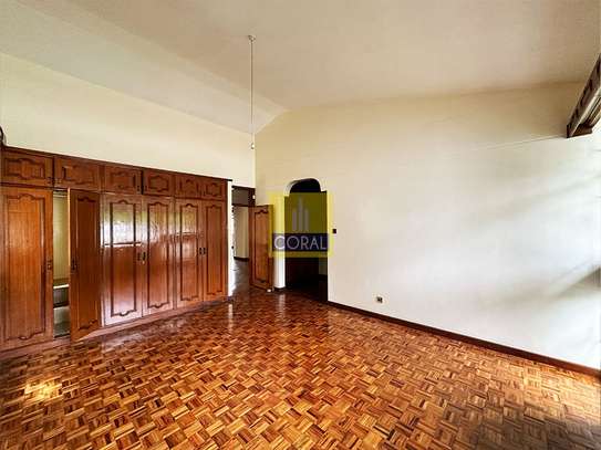 5 Bed Townhouse in Brookside image 1