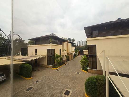 5 Bed House with En Suite in Lavington image 3