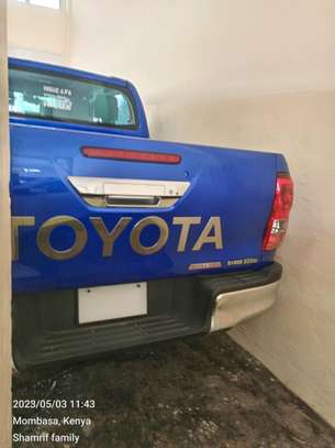 Toyota Hilux double cap Auto Diesel blue 2017 image 1
