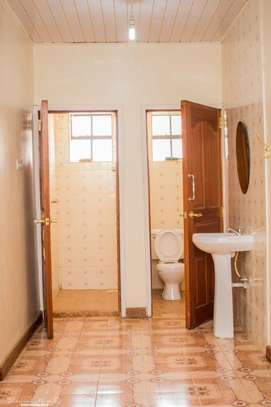 5 bedroom house for sale in Roysambu Area image 17