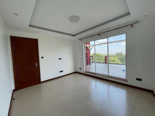 4 Bed Apartment with En Suite in Westlands Area image 5