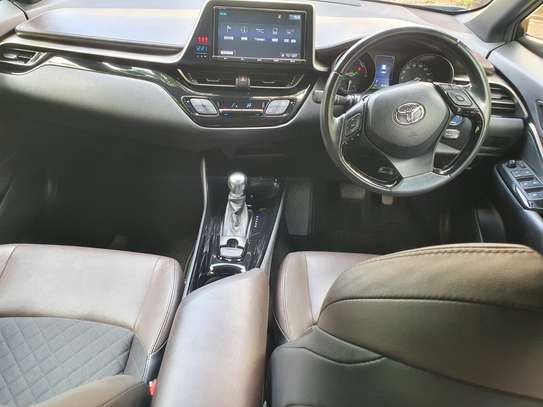 TOYOTA CHR HYBRID image 4