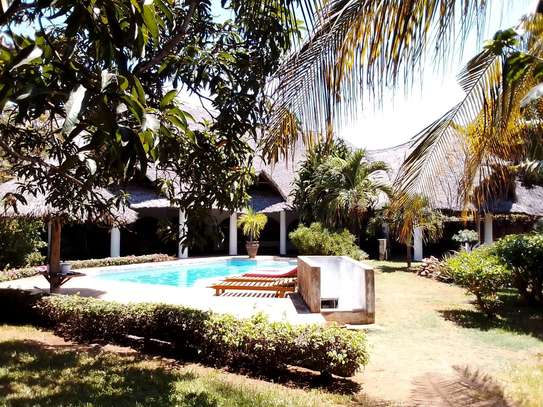 6 Bedroom Villa  For Sale In Casuarina Road, Malindi image 3