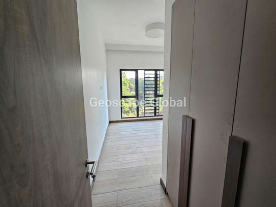 2 Bed Apartment with En Suite in Rosslyn image 18
