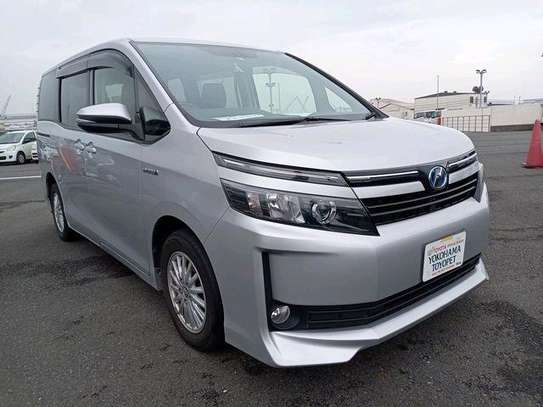 HYBRID TOYOTA VOXY (MKOPO ACCEPTED) image 2