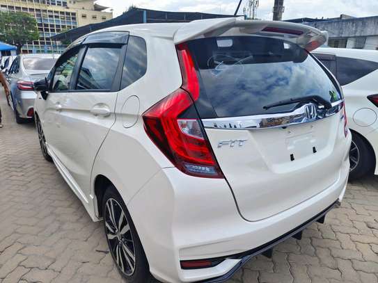 Honda Fit hybrid white 2018 2wd image 9