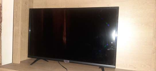 TCL 32" Digital Smart LED TV image 2