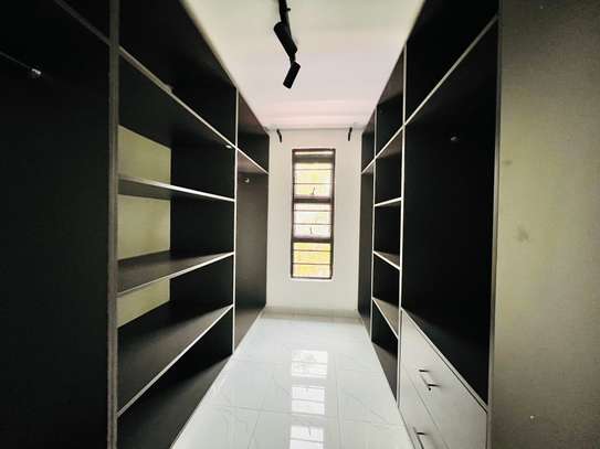 5 Bed Villa with En Suite at Ruiru image 9