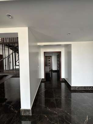 5 Bed Apartment with En Suite in Kileleshwa image 9
